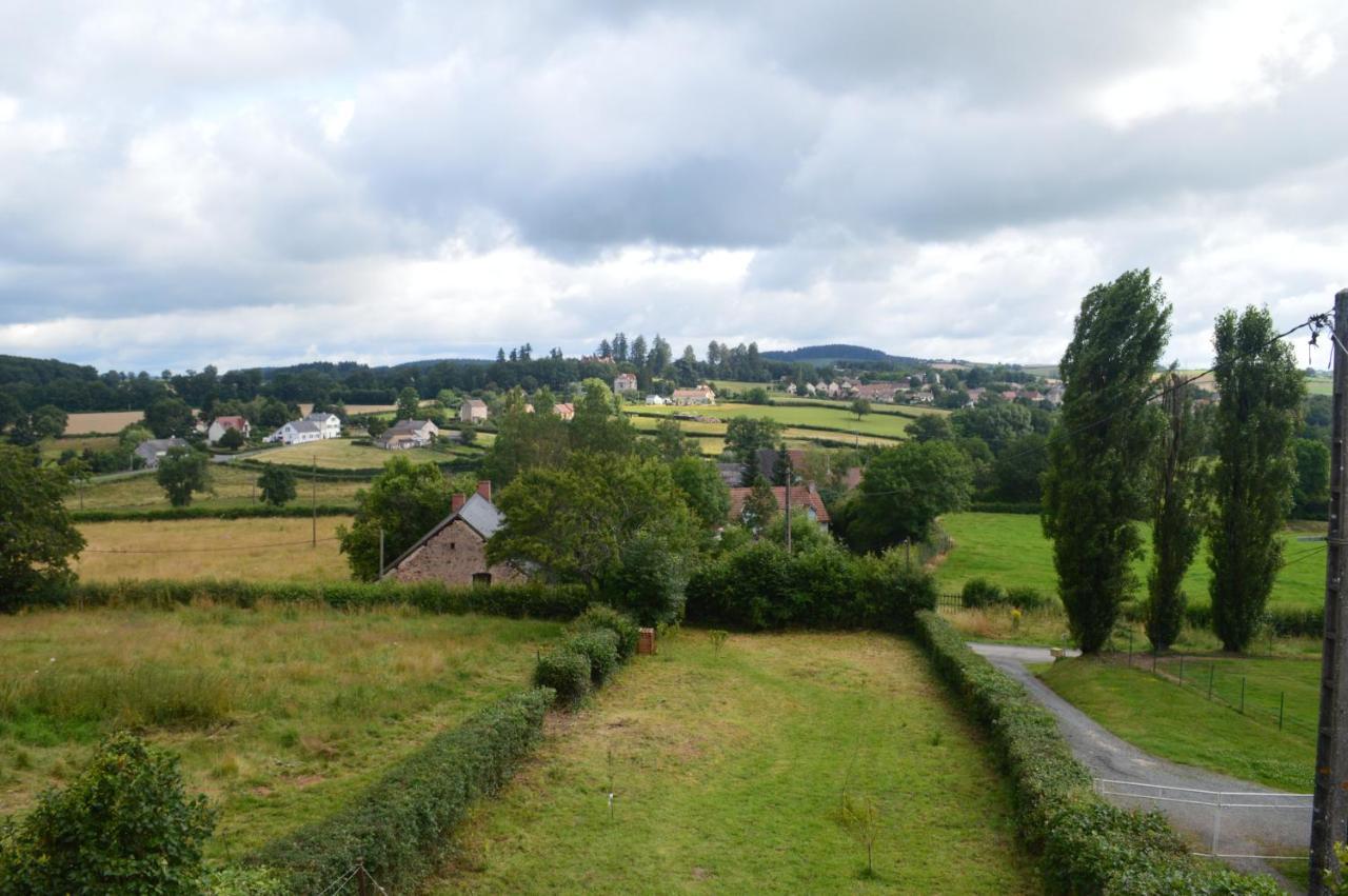 Domaine Du Pavillon Gite 15 Personnes Issy-l'Eveque 外观 照片