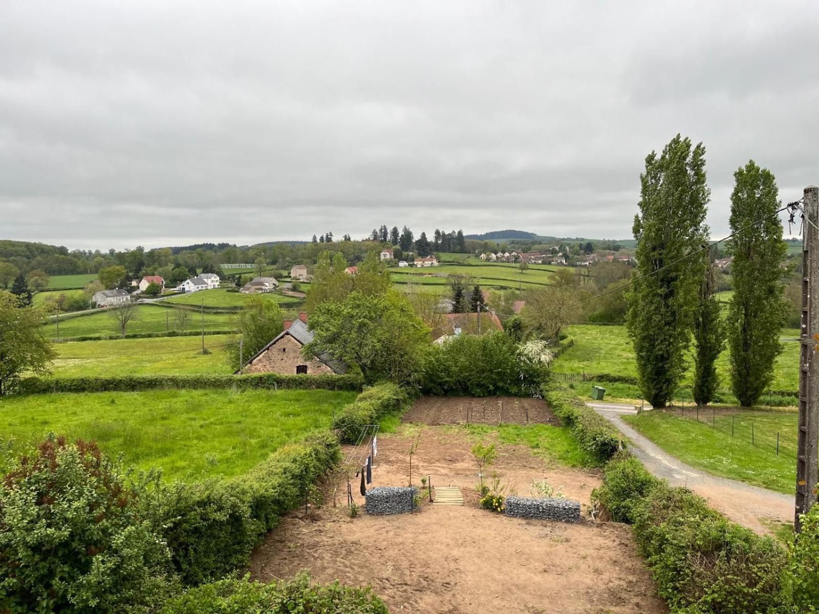 Domaine Du Pavillon Gite 15 Personnes Issy-l'Eveque 外观 照片
